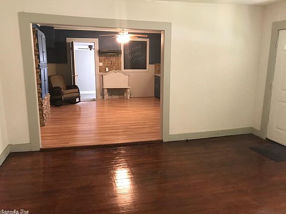 5th image of 101 Parkdale St
