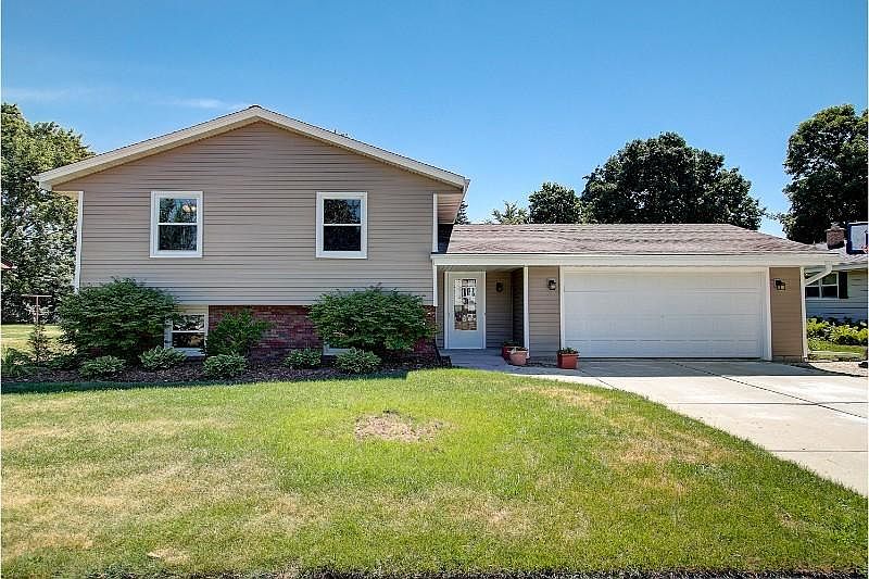 1st image of 727 Sheridan Dr