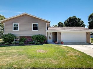 727 Sheridan Dr, West Bend, WI 53095