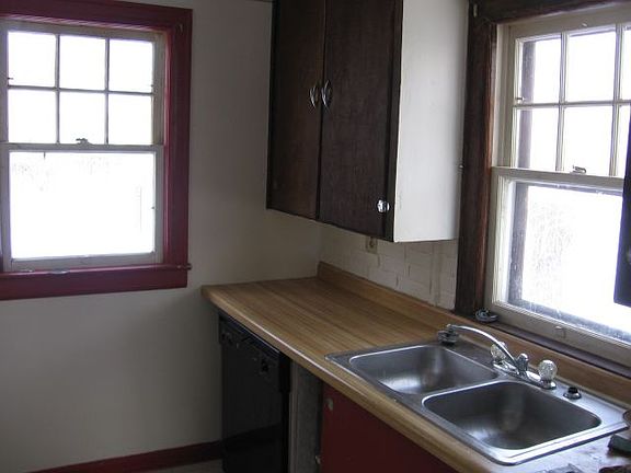 5th image of 733 Howard Ave