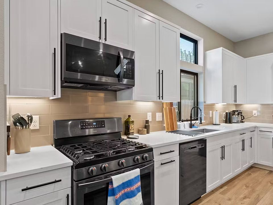 Stove & Kitchen space