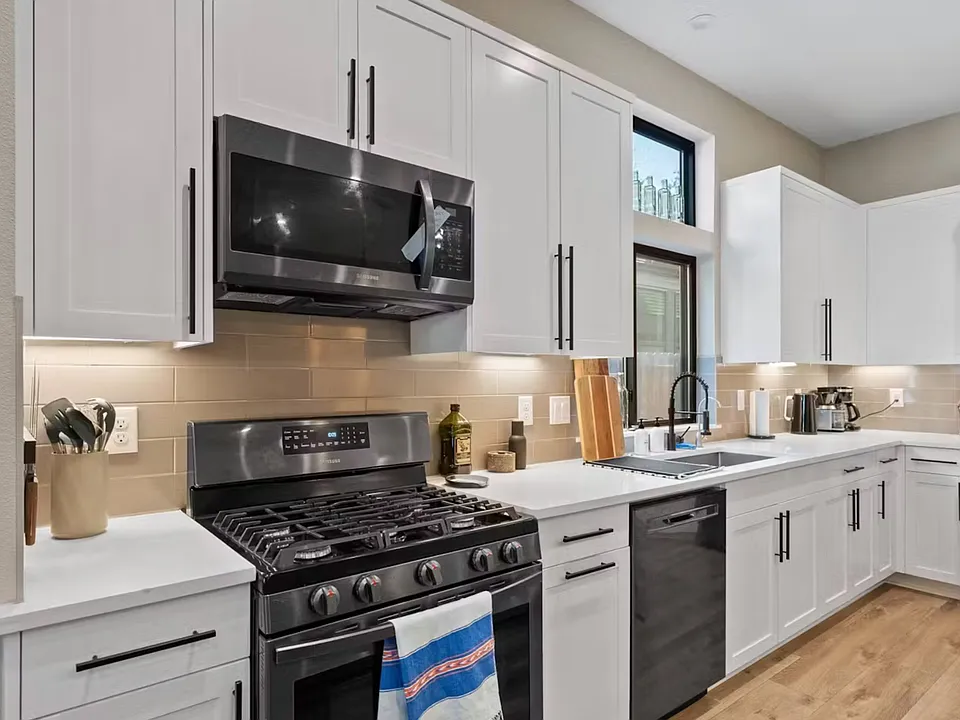 Stove & Kitchen space