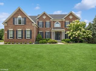 11 Glacier Cir, South Barrington, IL 60010