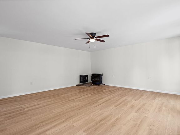 5th image of 1480 Maxine St
