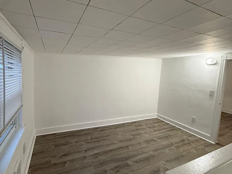 541 Perry St — Photo 12