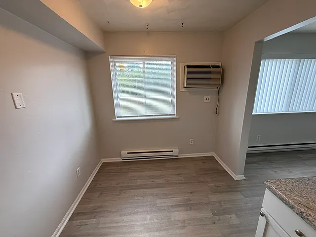 208 W Lansing Rd #8 — Photo 5