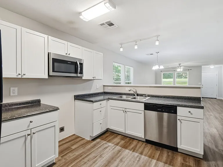 808 N Franklin Ave — Photo 7