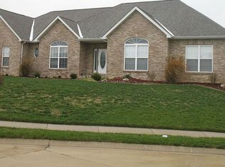 11 W Huntington Dr, Maryville, IL