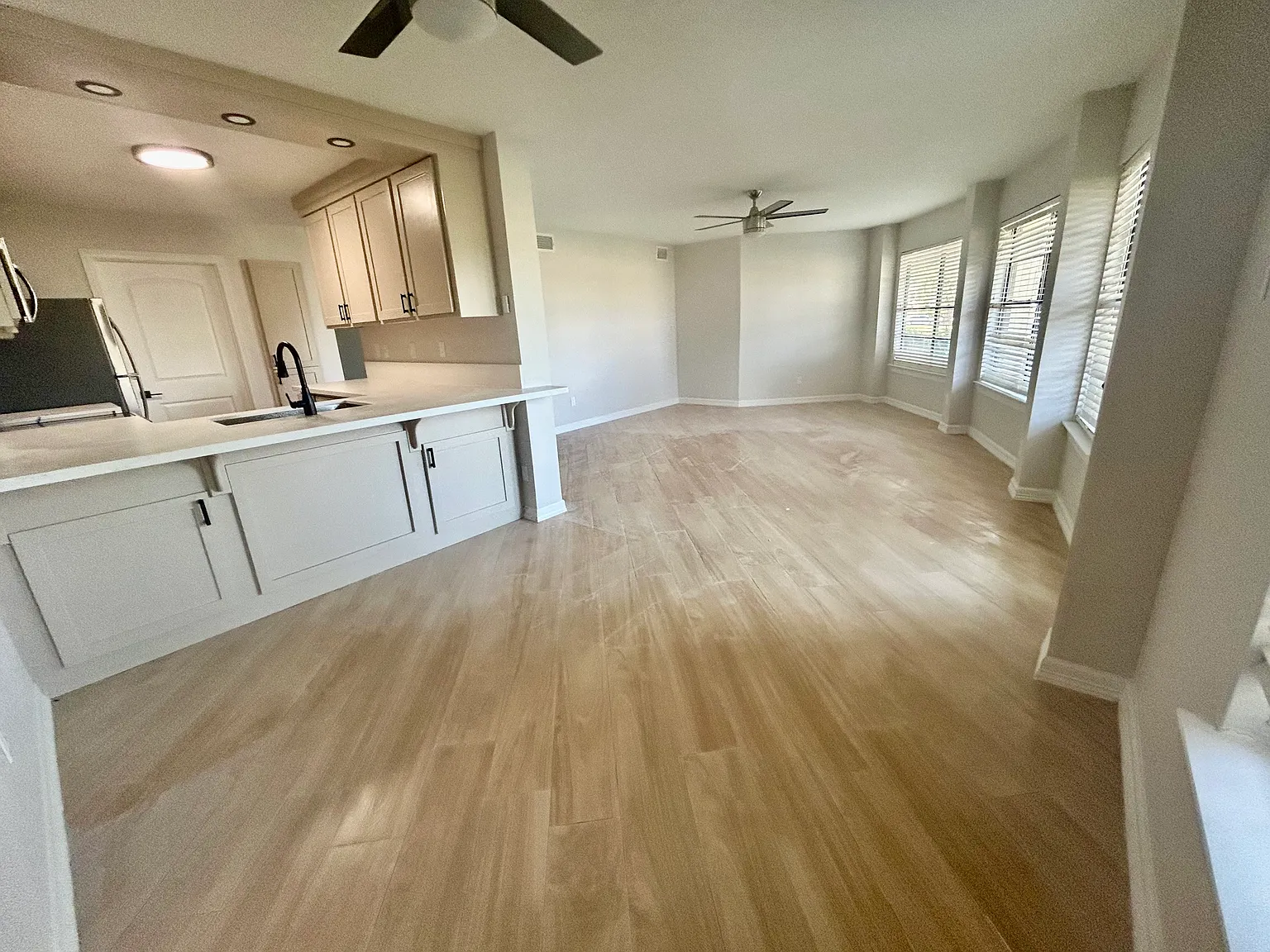 2 bed, 1114 sqft, $1,070 — Photo 3