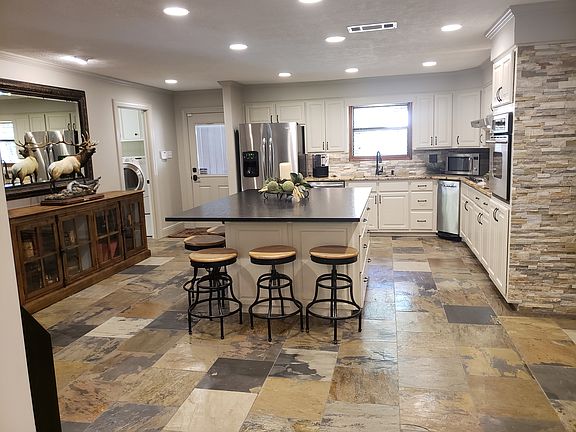 4th image of 2031 Cloverdale St
