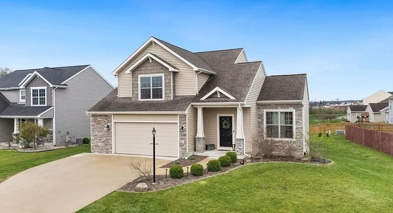 3 bed, 2.5 bath, 1678 sqft, $2,300 — Photo 2
