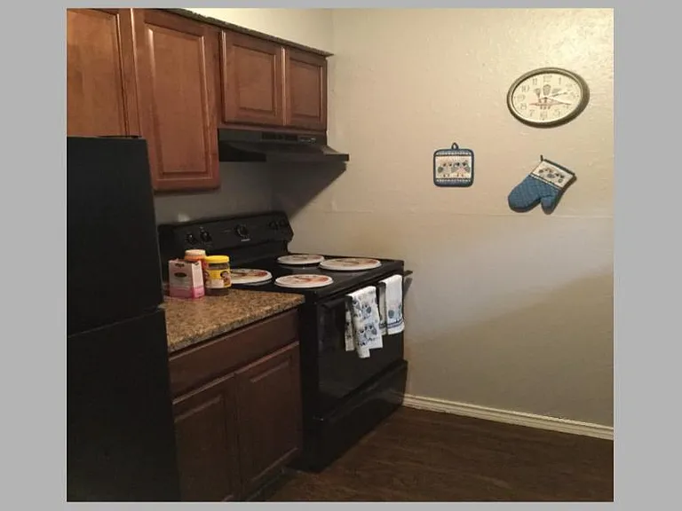 400 Raymond St #16 — Photo 7