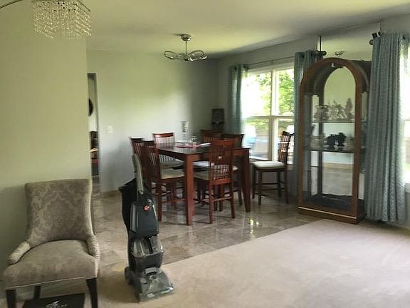 4th image of 220 Harvard Ln