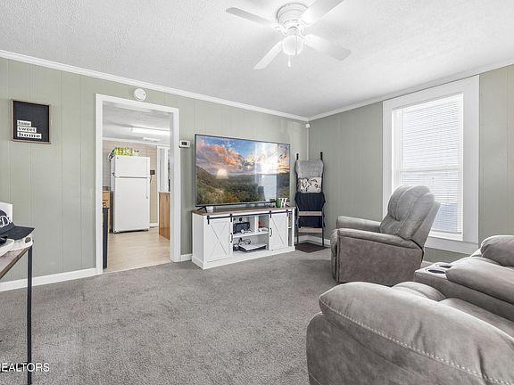 3rd image of 613 Fowler St