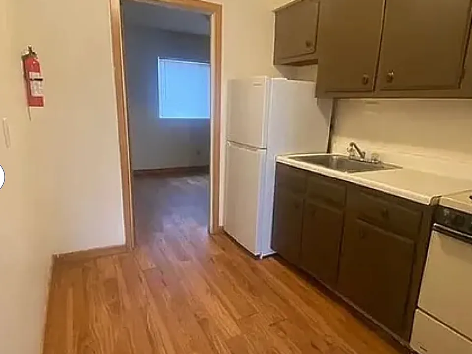300 31st St NE #P