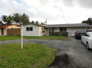 8310 NW 15th Ct, Pembroke Pines, FL 33024