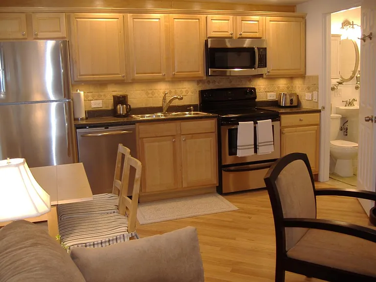 1428 N Greenview Ave #4 — Photo 3