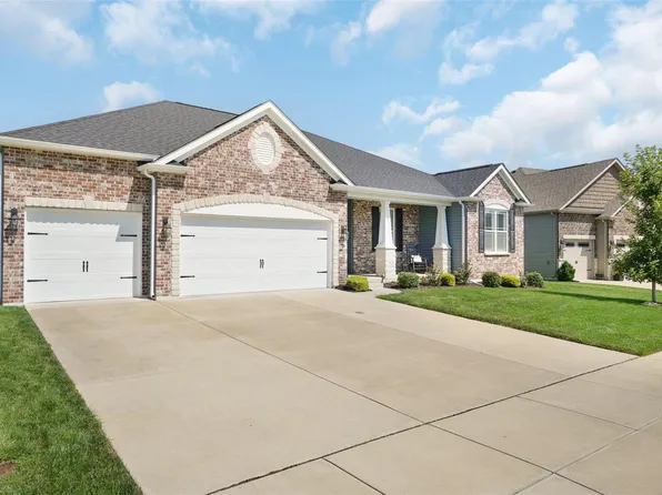 704 Bretton Trails Dr, Lake Saint Louis, MO 63367