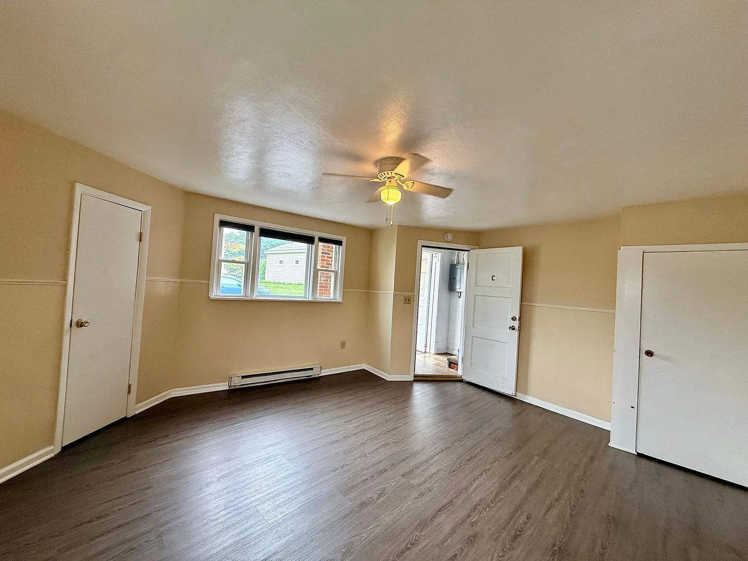2 bed, 1.0 bath, $1,275 — Photo 3