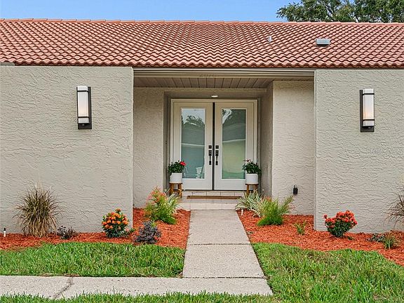 4th image of 2676 Augusta Dr N
