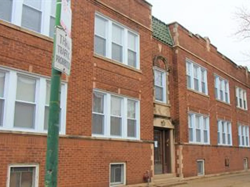 3135-45 N Tripp Ave