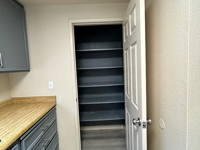 1424 Sylvan Ave — Photo 10