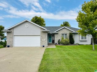 417 Coniston Cir, Sergeant Bluff, IA 51054