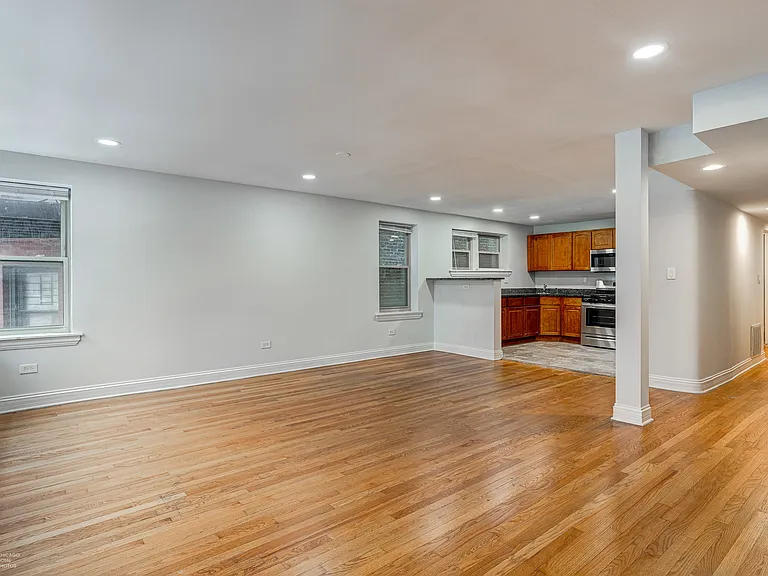 4938 S King Dr #2 — Photo 4