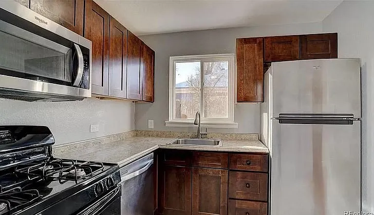 3320 Dexter St — Photo 12