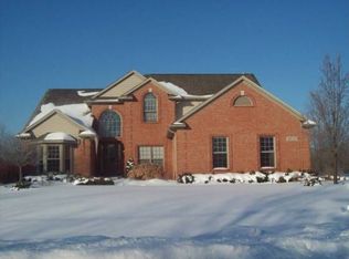 28725 Hovey Ln, New Hudson, MI 48165