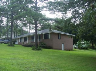 4663 Meadowview Rd, Marianna, FL 32446