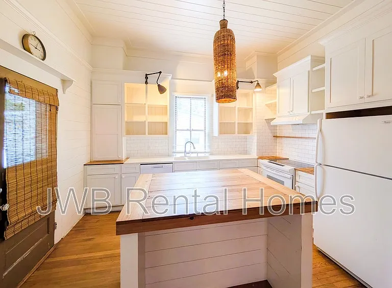 1619 Challen Ave — Photo 2