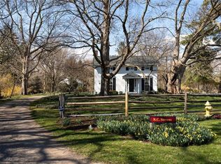 1 Green Ridge Rd, Pittsford, NY 14534