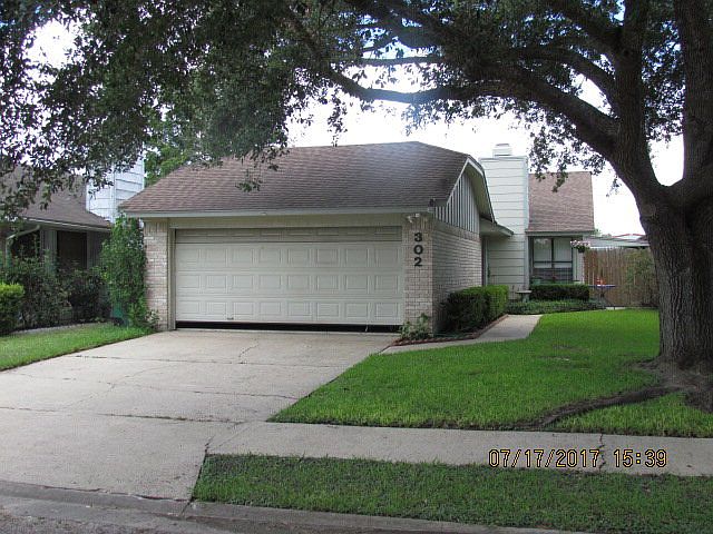 1st image of 302 Waterford Dr