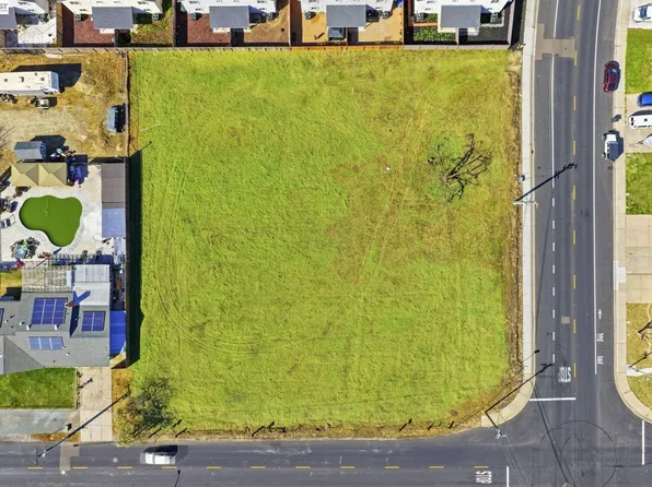 445 N Walnut Ave, Manteca, CA 95336