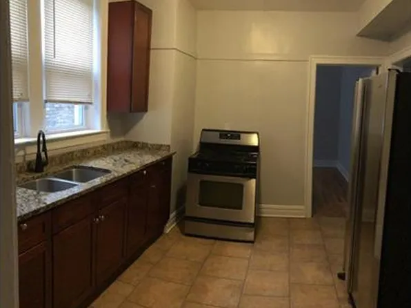 7831 S Essex Ave APT 3, Chicago, IL 60649