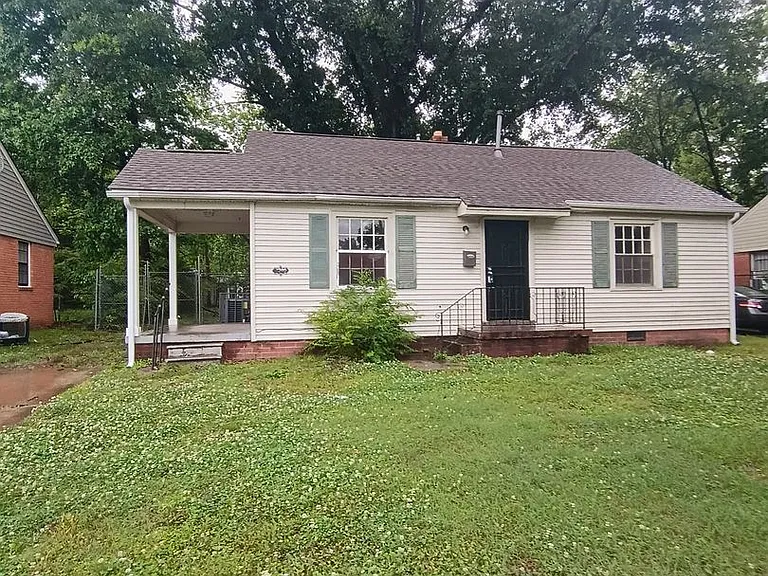 1240 Robin Hood Ln — Photo 1