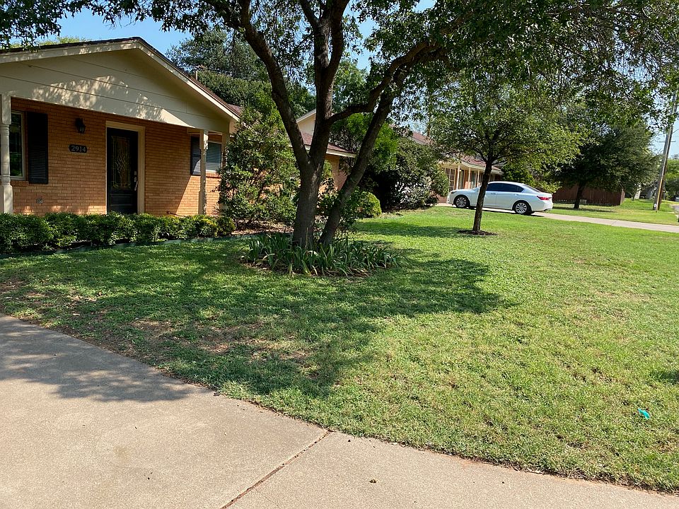 Front of house with attached 2 car garage