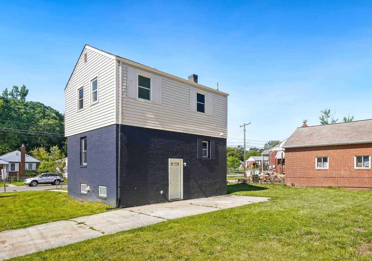 Beautifully Renovated Three Bedroom 2 Bath Home In College Park Is Immediately Available — Photo 2