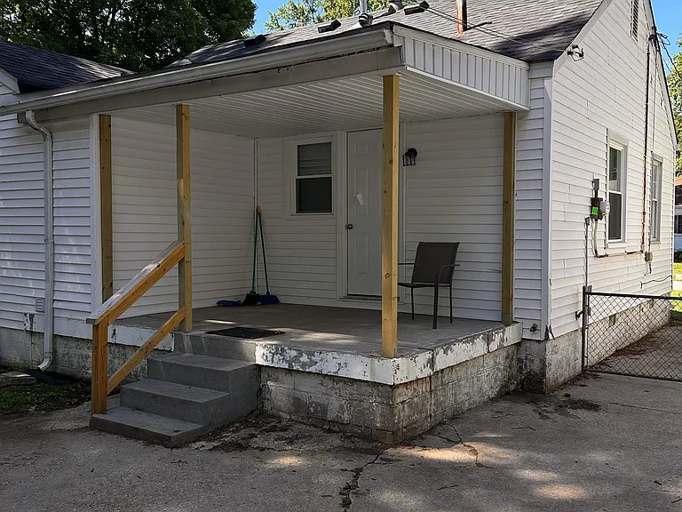 1605 Earl Ave — Photo 35