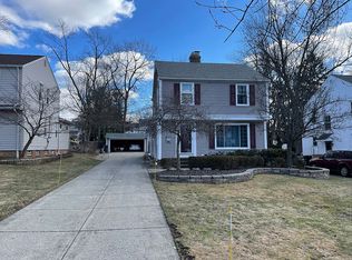 1527 Edgefield Rd, Lyndhurst, OH 44124