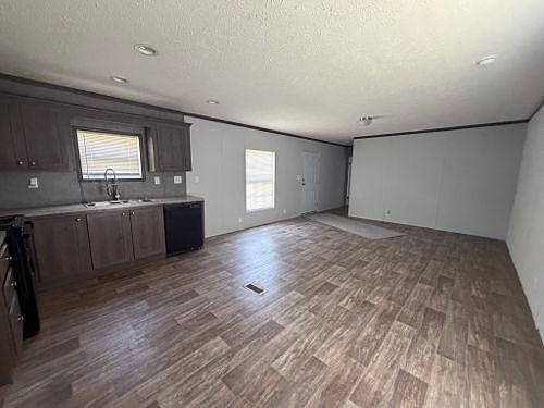 4th image of 207 Chestnut Ln