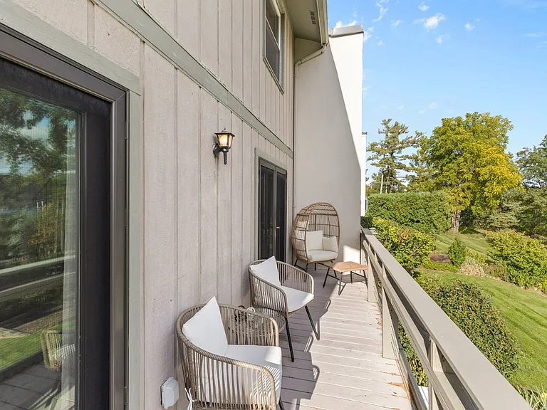 6 Harbour Ln — Photo 36