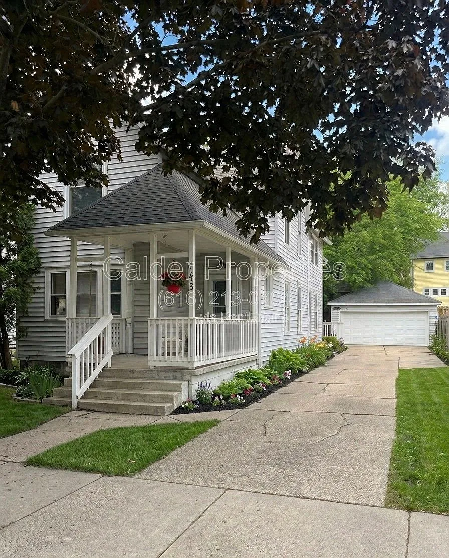 3 bed, 1.0 bath, 1100 sqft, $1,500 — Photo 1