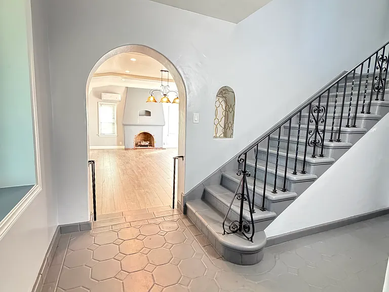 5703 Golden West Ave #1/2 — Photo 8