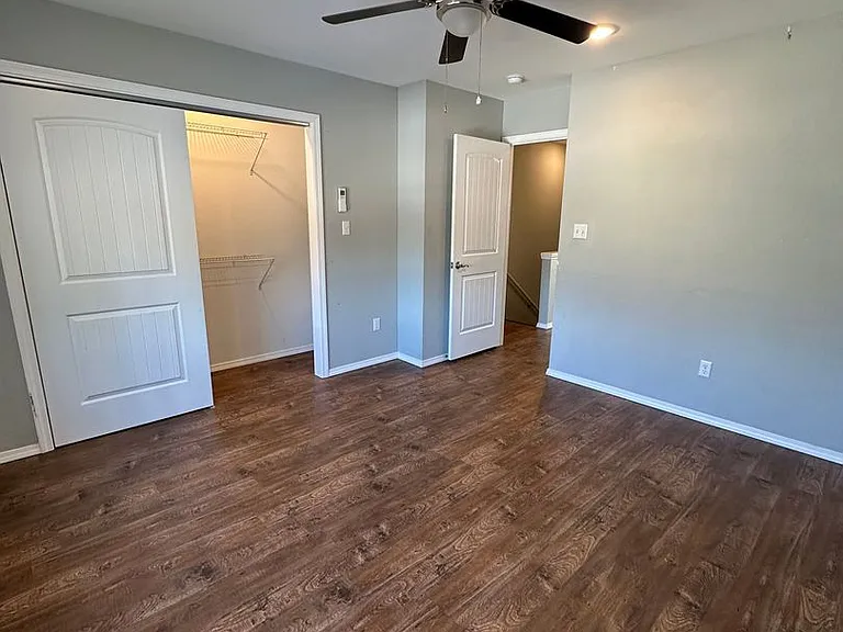 96 N School St — Photo 24
