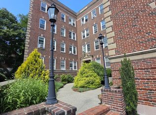 22 Concord Ave APT 11, Cambridge, MA 02138