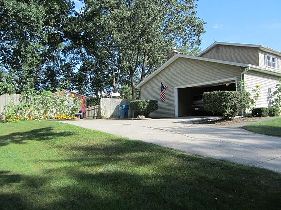2nd image of 56648 Old Orchard Ln