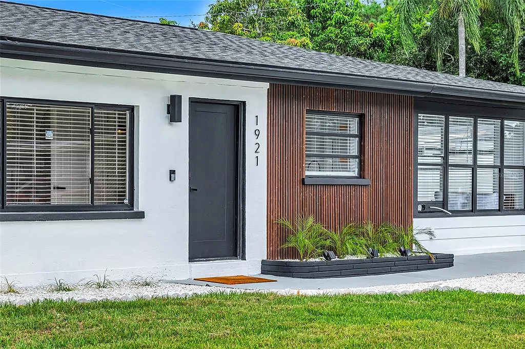 4 bed, 2.0 bath, 1735 sqft, $3,200 — Photo 4