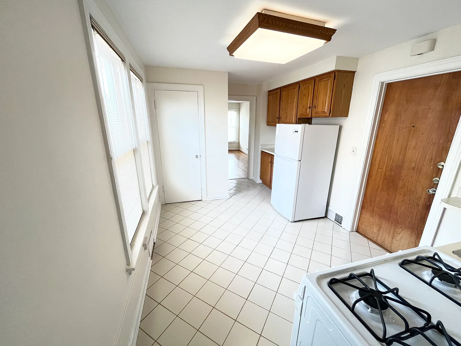 1 bed, 700 sqft, $1,800 — Photo 3